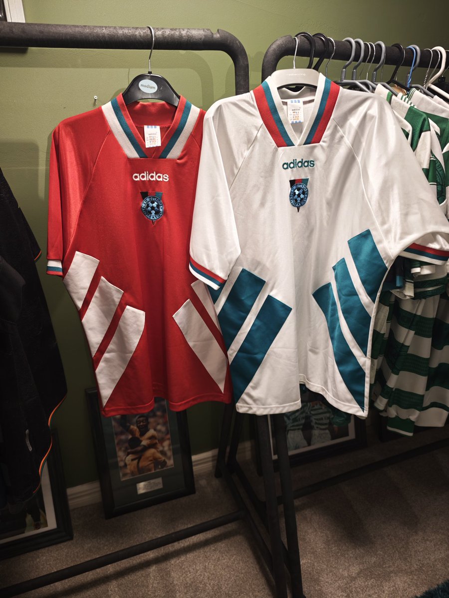 Big thanks to <a href="/AJFootballShirt/">AJ Football Shirts</a> for sourcing the Bulgaria 1994 home shirt to complete a marvellous pair 🤩🇧🇬