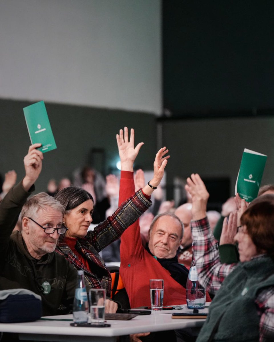 Das Präsidium wurde einstimmig für das Geschäftsjahr 2023/24 entlastet. 🗳️

#Werder | #WerderMV