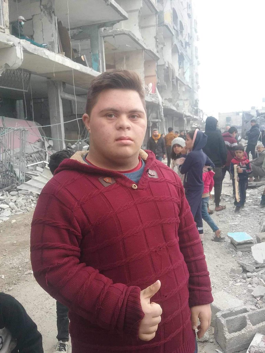 My beloved brother Ibrahim  is losing the most precious moments of his childhood amidst rubble 💔 the thing I wish the most is to bring my family to safety as soon as the border re opens, please help us by sharing this tweet and donating 🙏🏻

gofundme.com/f/gkatu-please…