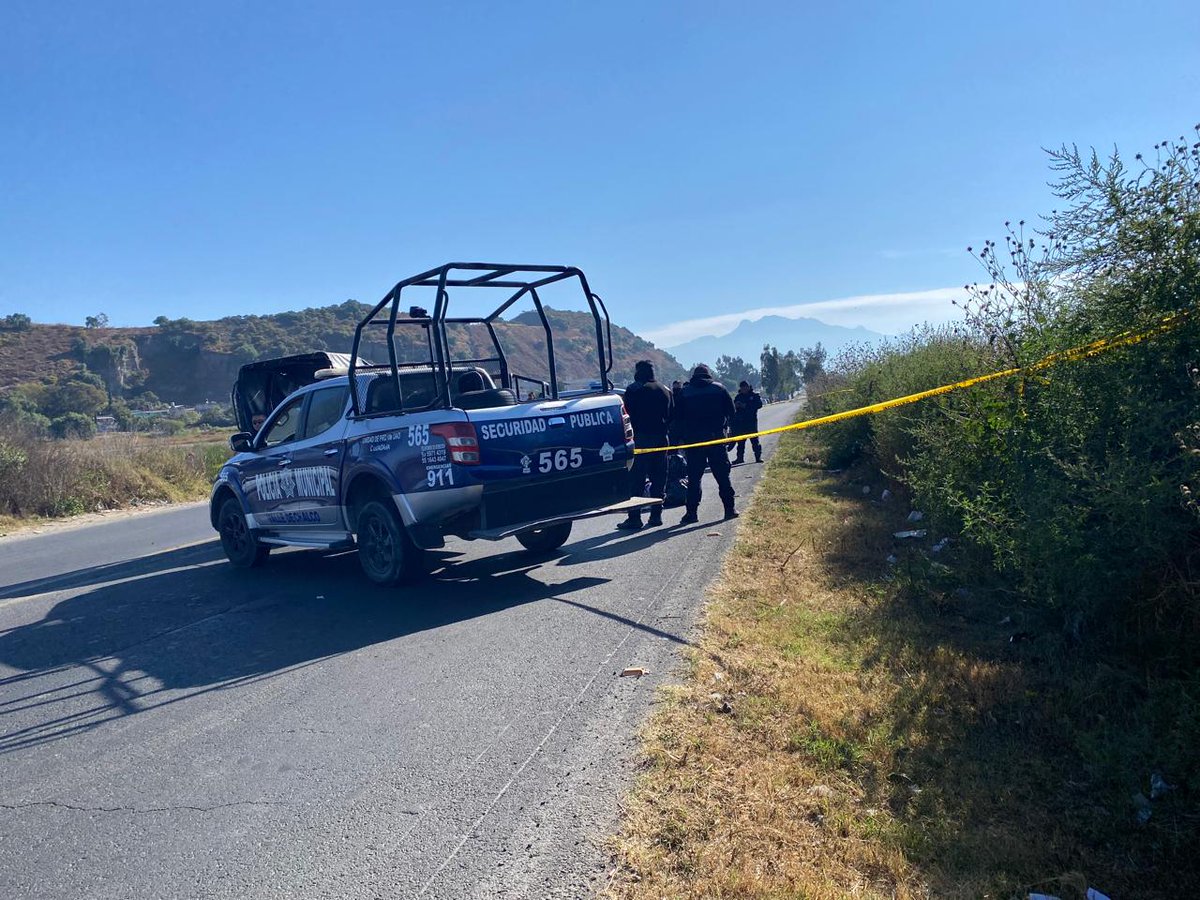 Gerardocelotl's tweet photo. Más violencia en el #Edomex. Esta mañana un cuerpo #embolsado fue hallado sobre la carretera Tláhuac-Chalco. Presentaba marcas de tortura y tenía una cartulina pegada con el texto: "Ya empezó la limpieza Att 22 de octubre".
#Valledechalco
#homicidio 
#delincuencia https://t.co/6b1ivVAerJ