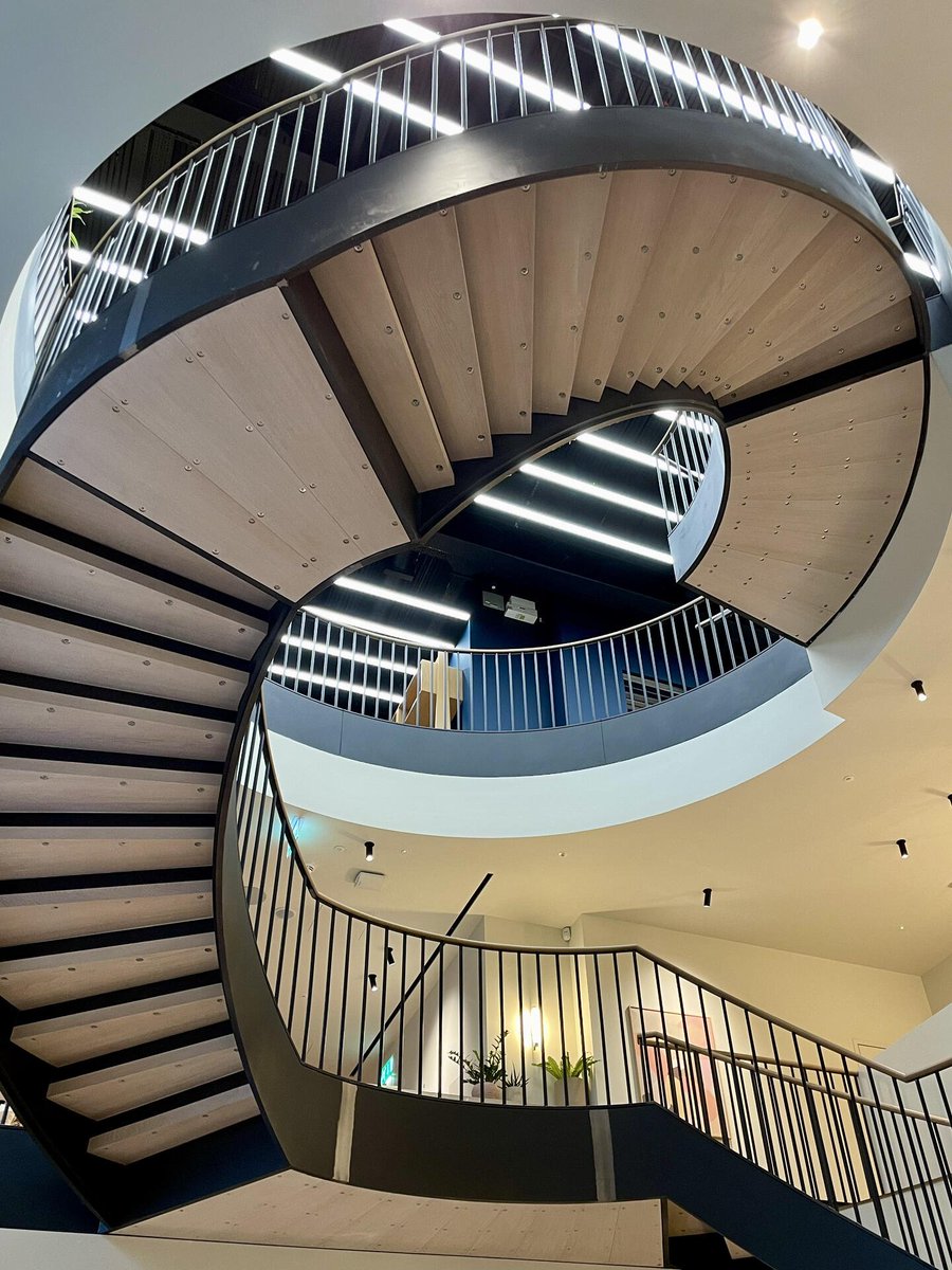 pershing___'s tweet image. I can work anywhere if I only have a laptop and a cup of coffee.