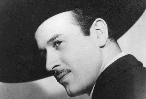 AlmaLorena12's tweet photo. Hoy se celebra el 107 Aniversario del Natalicio del ídolo inmortal #PedroInfante
Pedrito soy tu fan número uno de toda la vida. Y si vivo cien años, cien años, pienso en ti 😍🎂😘🎁❤️ https://t.co/iEbGV7hifB