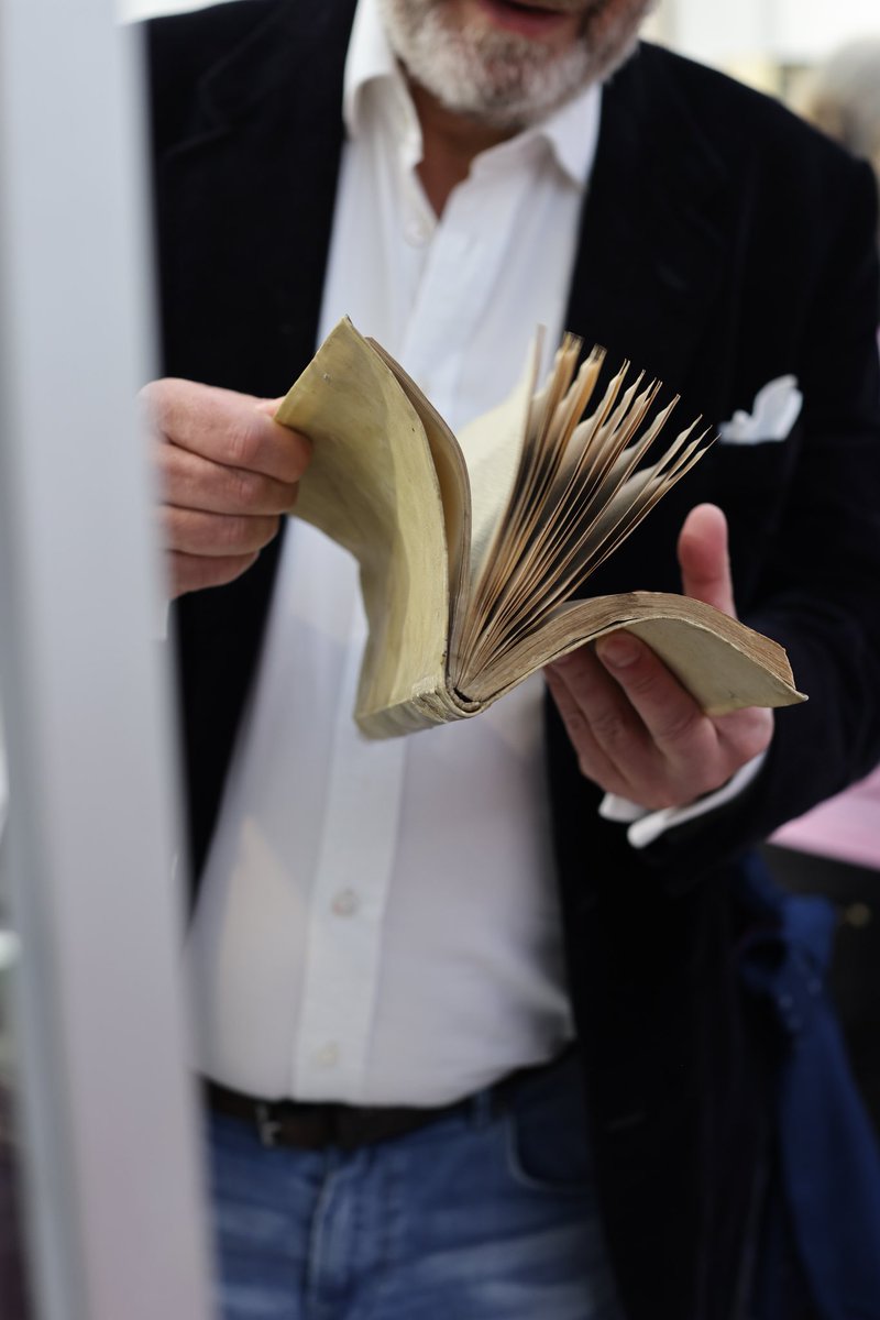 VDA_Antiquare's tweet photo. Was machen wir eigentlich im November? Wir planen den Januar! Auf der #AntiquariatsmesseStuttgart - DAS Branchentreffen aller Buchliebhaber und Sammler https://t.co/uk1qlcJkuU