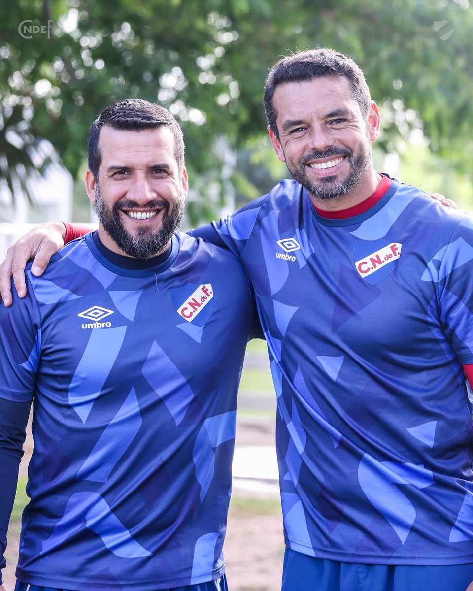 Nacional's tweet photo. 😁 Buenas tardes 

#ElClubGigante 🔵⚪️🔴 https://t.co/wozw3dNFBn