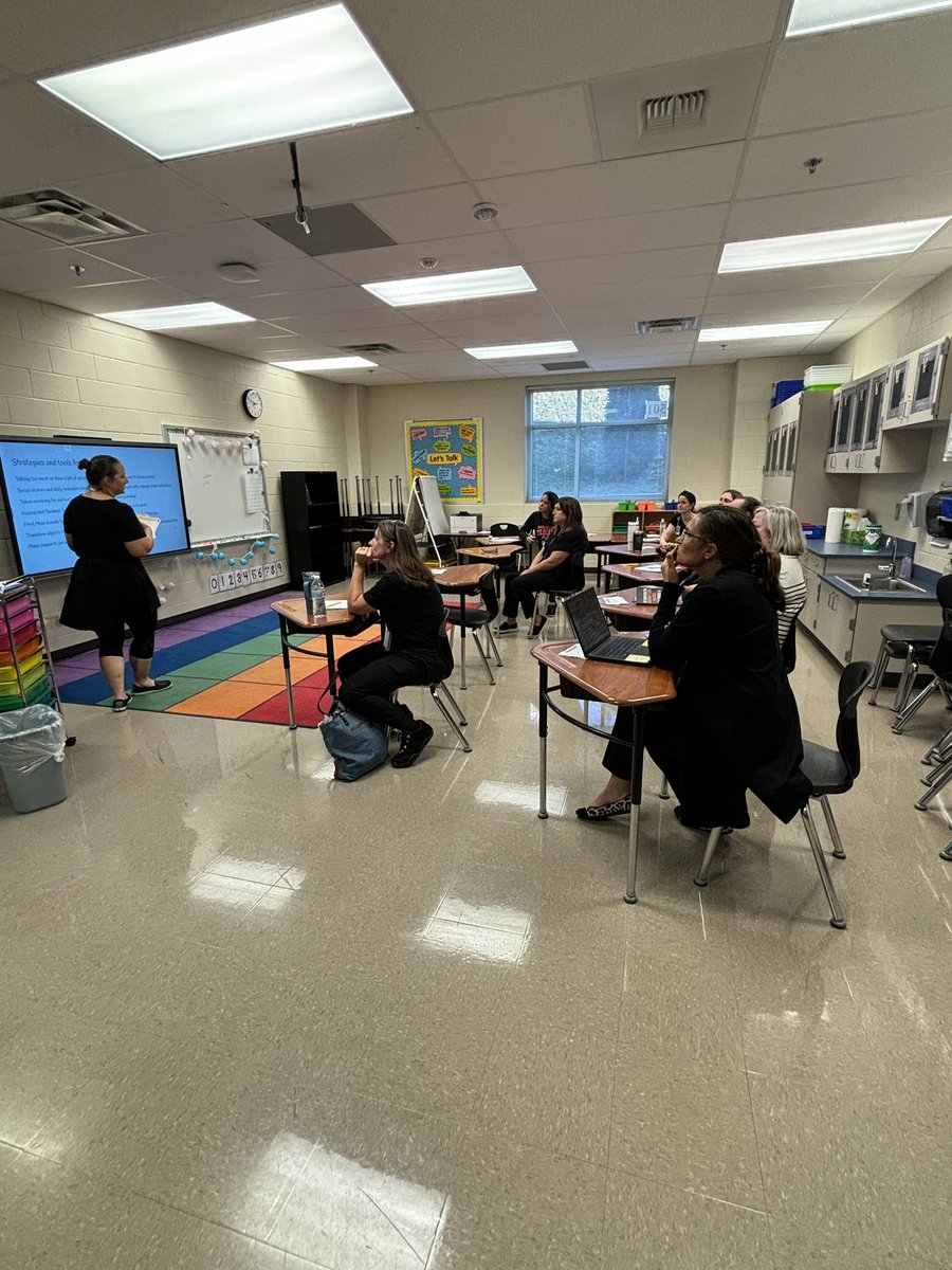 Pop up behavior professional development by our own, Holli Rodriguez was a success! #theBestView <a href="/MtnViewES/">Mountain View ES</a>