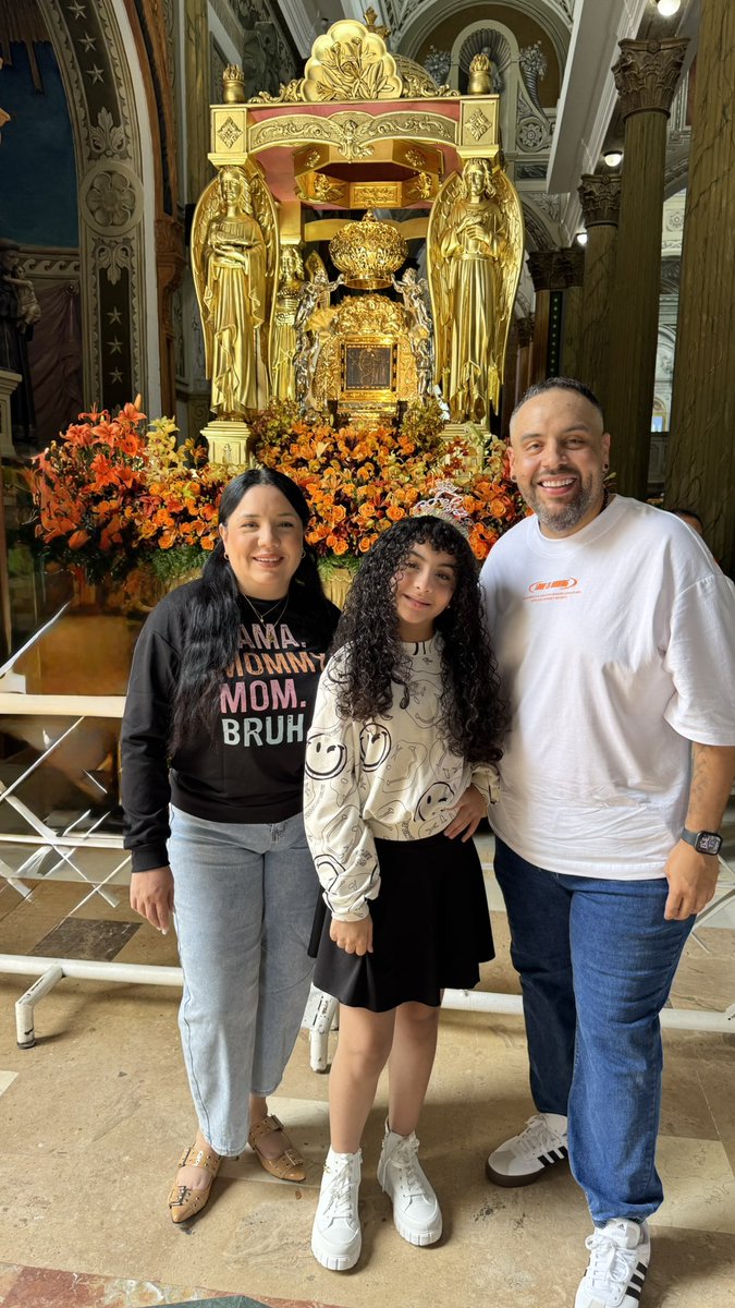 No estamos con vos, pero sé que siempre estáis con nosotros bendecinos en ti dos virgencita 🙏