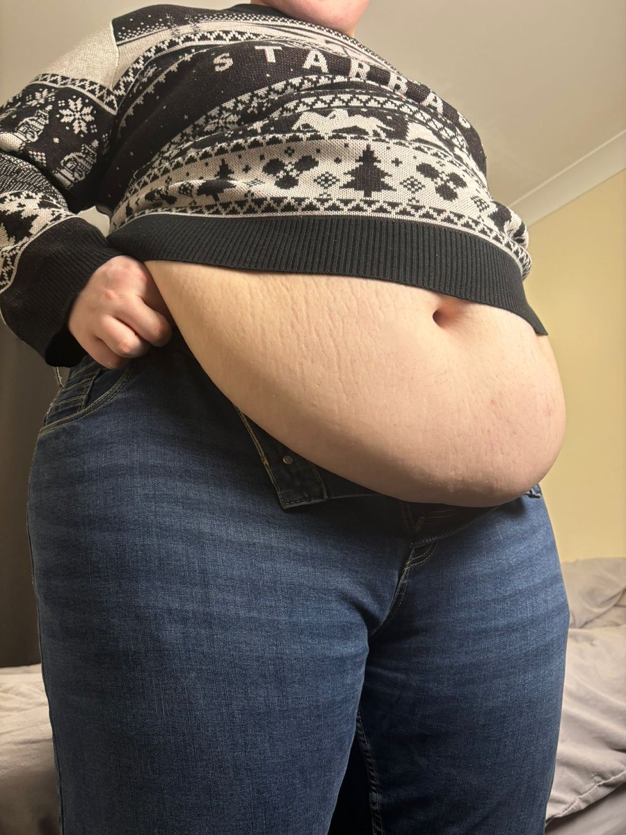 Who needs sweaters when you've already got layers anyway.

#fatterigrow #ssbhm #feedism #feederism