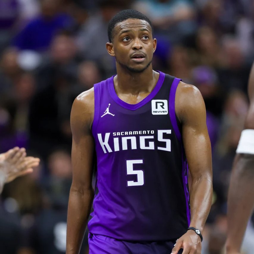 FCartoscelli3's tweet photo. De'Aaron Fox is the NBA's Western Conference Player of the Week 🦊

40.5 PTS | 4.5 REB | 7.3 AST | 2.0 STL | 57% FG| 57% 3PT

Fox (6x) only trails Chris Webber (7x) for the most Player of the Week nods in Kings franchise history. https://t.co/yJAX5r0F2l