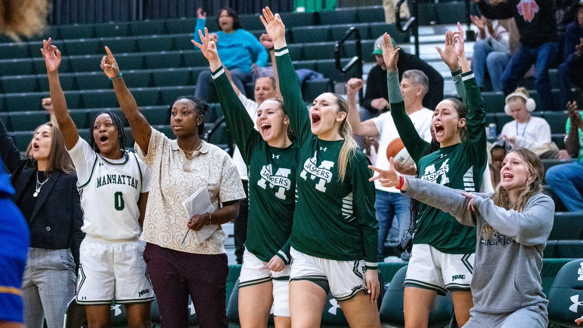 Get yourself a team that celebrates their teammates with this level of pride and joy. The energy was electric as the Jaspers gutted out a tough win against Hofstra 62-49. 

Next up, Battle of the Bronx 😤
Wednesday, November 20, 2024 
7PM 
Draddy Gymnasium 

#playGREEN