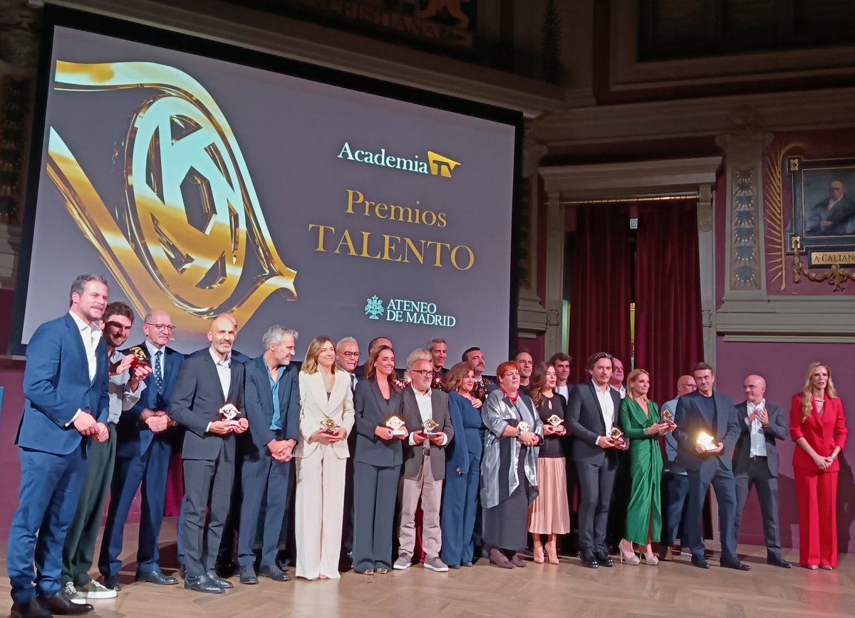 ritaroglez's tweet photo. ¡Enhorabuena a todos los premiados! #PremiosTalento @academia_tv https://t.co/cufsTla0Rl