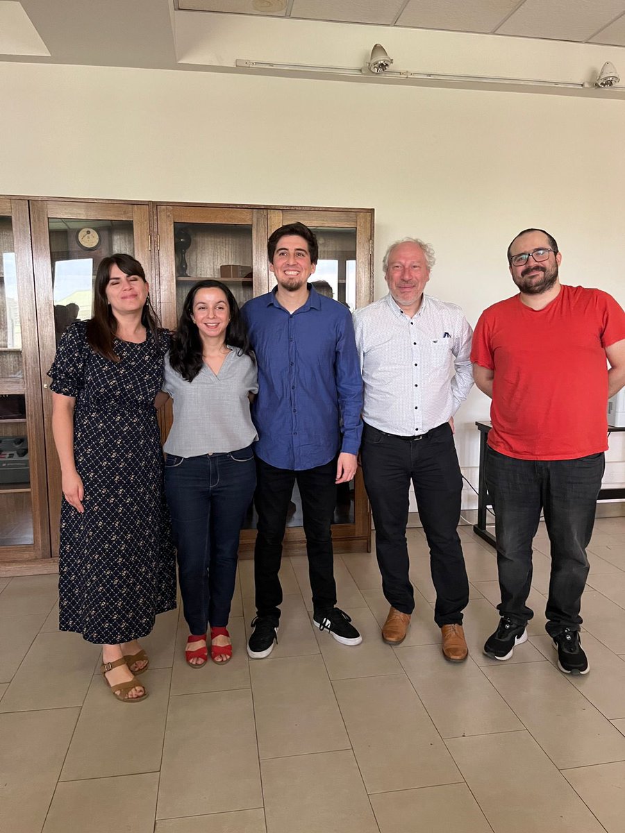 DFI_UChile's tweet photo. ¡Felicitaciones a #CristianVillalobos por su Doctorado en Ciencias Mención Física del DFI! 🌟 
Su tesis sobre “Flujos Fluctuantes en Suspensiones de Bacterias” fue guiada por los profesores #MaríaLuisaCordero y #RodrigoSoto.  👏🧪🔬 https://t.co/BqcbduQGLE