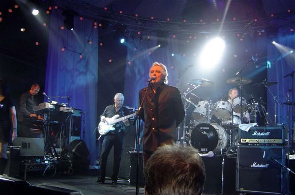 offqueenbandfan's tweet photo. #OTD on 18/11/2004. #RogerTaylor played at the Microsoft Forum in Copenhagen, Denmark, during the #SASBand concert. https://t.co/PQNJTKKxah