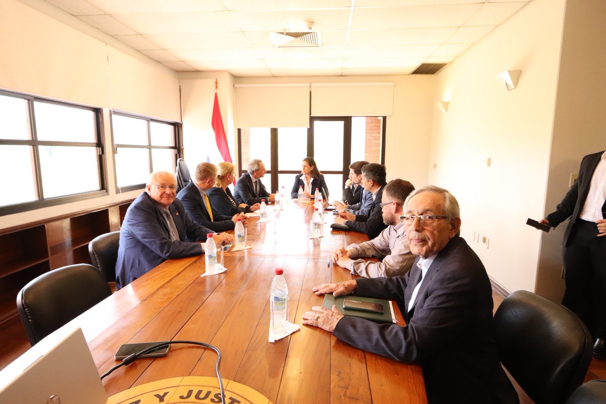 #MIC | Atracción de inversionistas alemanes a Paraguay y desarrollo de las Mipymes

🔗 goo.su/d77qRW

#GobiernoDelParaguay
#MICGenerandoOportunidades
