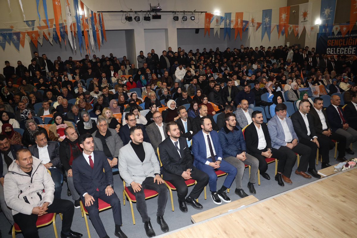 avyusufibis's tweet photo. 📍Kocaeli, Körfez'deyiz🙋🏻‍♂️

Gençliğinle 'Körfez'e yön ver dedik🚀

İlçe Gençlik Kolları 7. Olağan Kongremizi büyük bir coşkuyla gerçekleştirdik.

Davamızdan aldığımız güçle; enerjimiz tam, heyecanımız yüksek💪🏻

Maşallah Kocaeli @akgenckocaeli https://t.co/KTckHvj2Zc