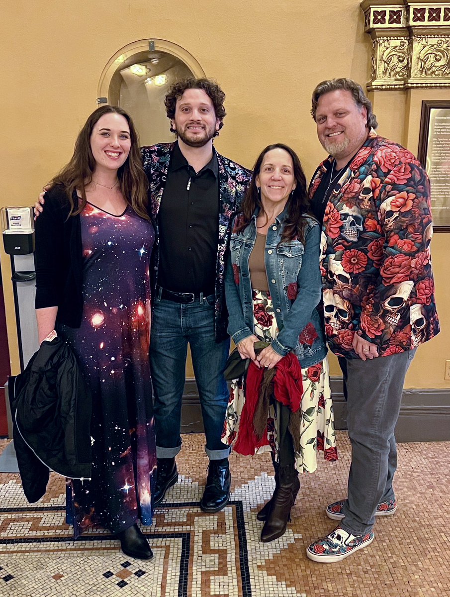 Belwah96's tweet photo. Was a great show! Got to be a little formal with our attire. Till the next time….nothing left to do but smile, smile, smile. https://t.co/11QrUzA36R