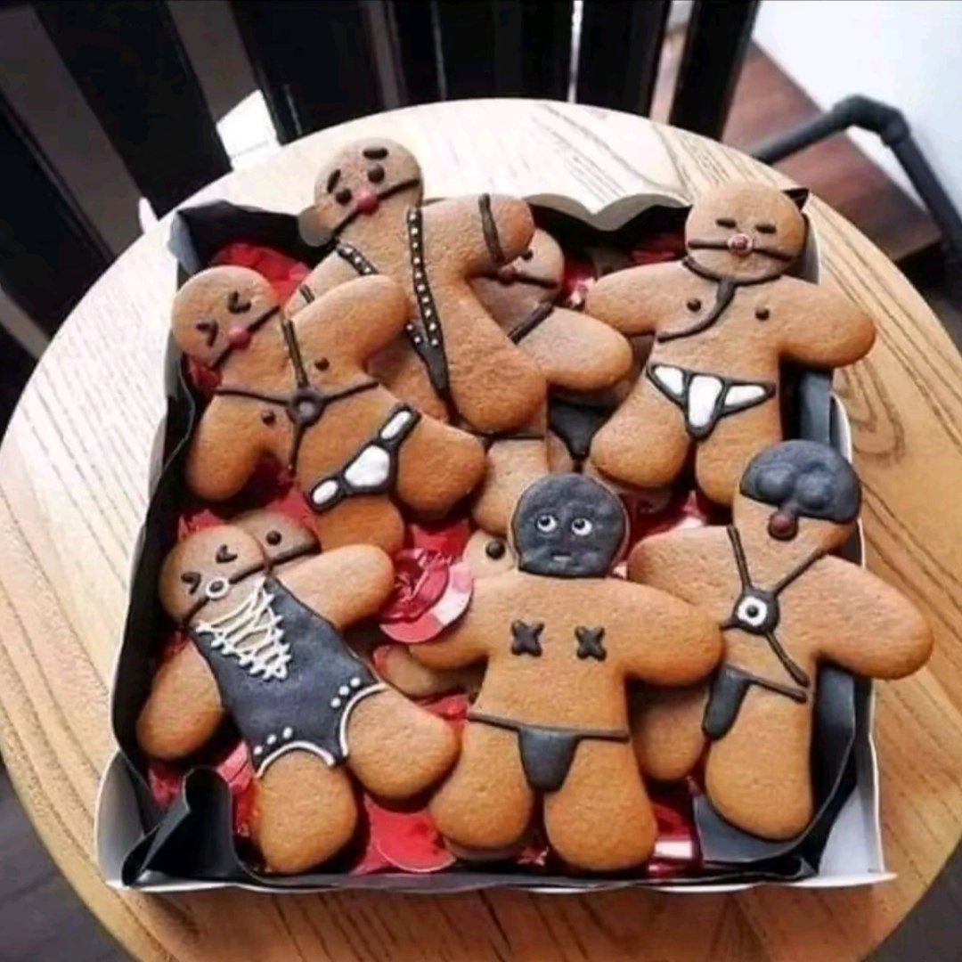Anteverce's tweet photo. J'espère que @Odysseusnat va refaire ses délicieux biscuits de Noël cette année ☝️🤭 https://t.co/Zy9wxW9u2c