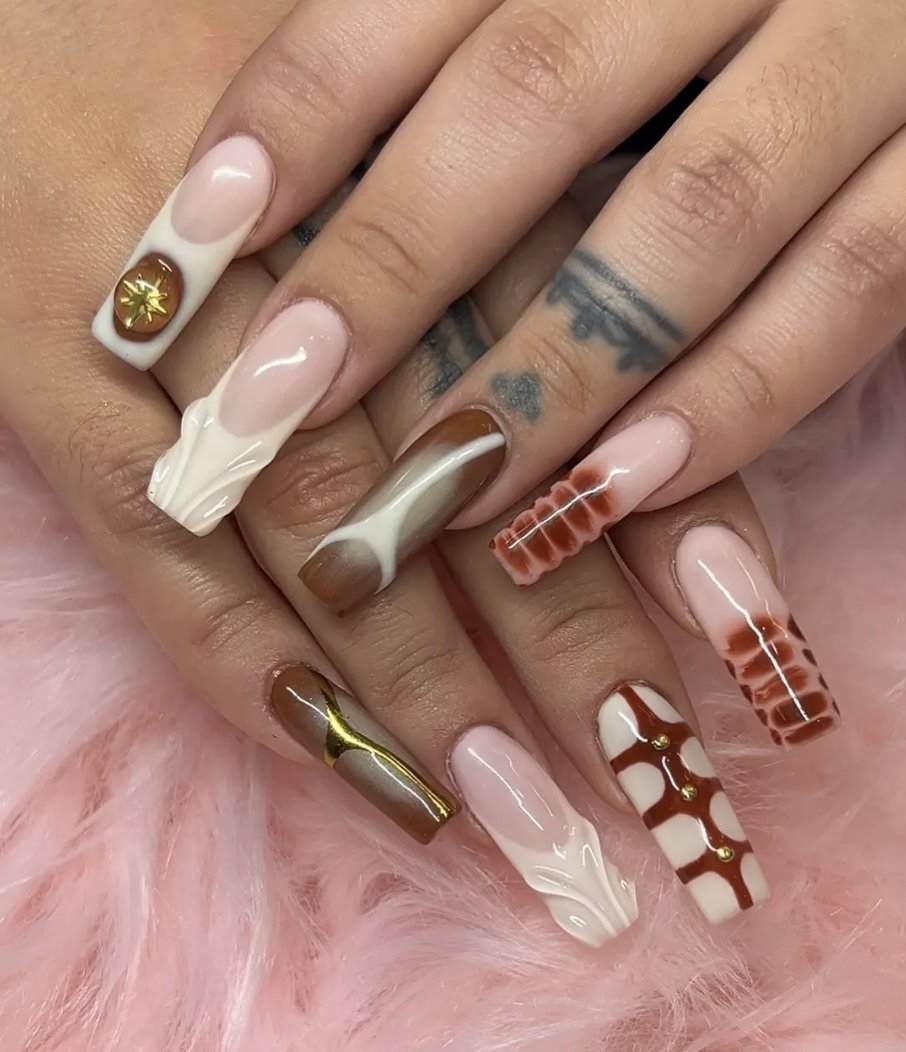 Embrace the perfect blend of elegance and warmth with this eye-catching #naildesign. ✨🍂 Call 808-693-8252 to book your appointment today. #LavishKapolei #fallnails #nailinspo #nailart PC: @an_gellynails