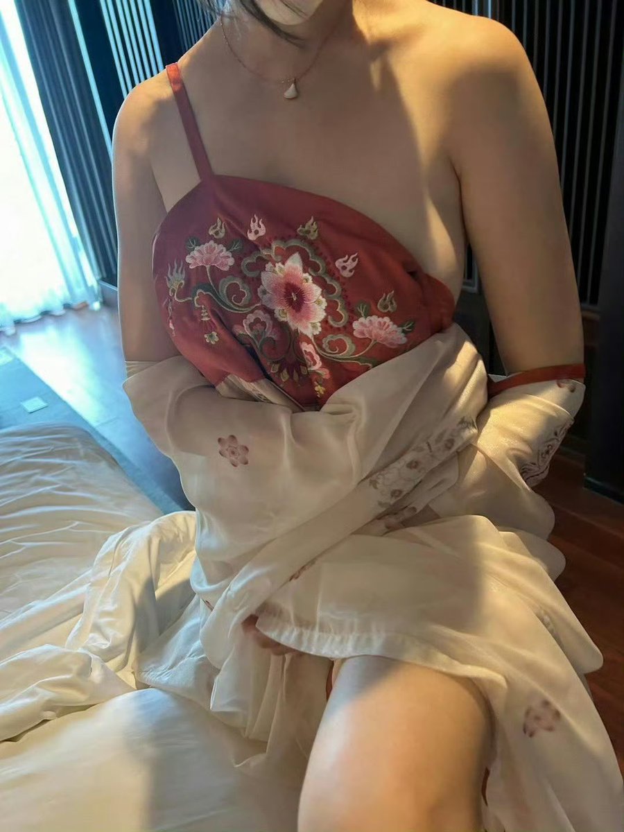最近有颜值fq/ql，或者单女，女m一起活动吗？q1164343749。老婆也想试试双性一起玩。