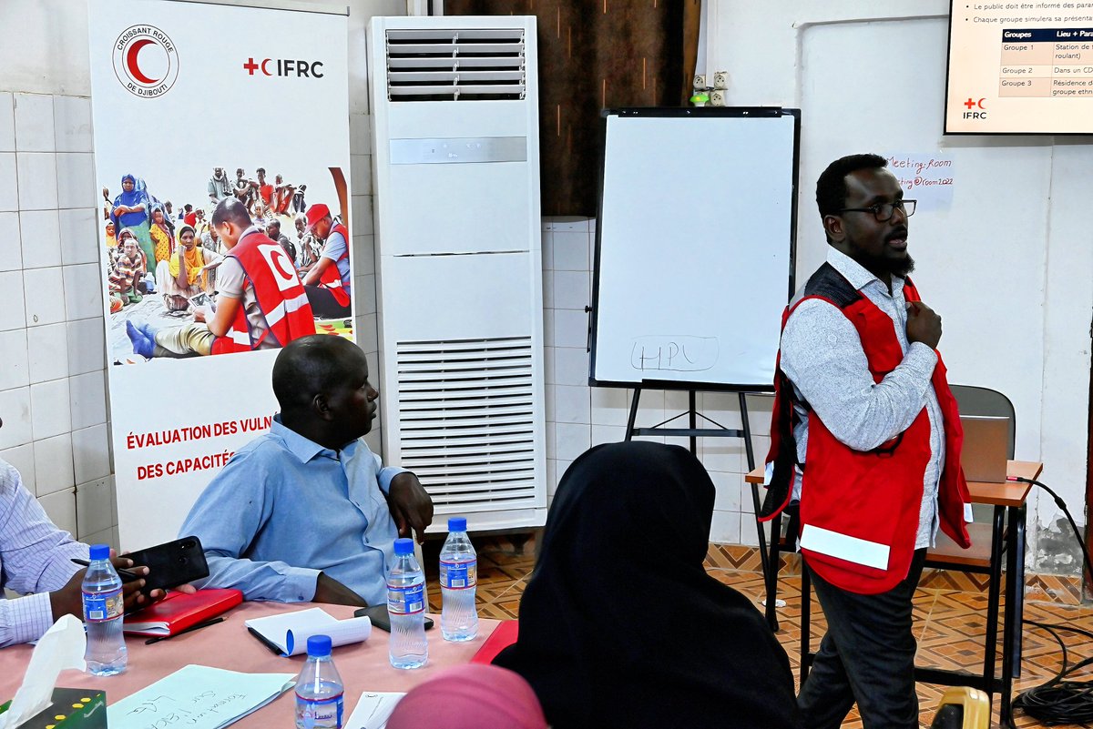 CRDjibouti's tweet photo. Dans le cadre de notre engagement à renforcer la résilience des communautés, le Croissant-Rouge de Djibouti (CRD) organise une formation sur l'outil d’Évaluation des Vulnérabilités et des Capacités (EVCa), en partenariat avec l'IFRC, du 18 au 20 novembre. 1/3
#EVCa #CRD #IFRC https://t.co/1GNfFg970q