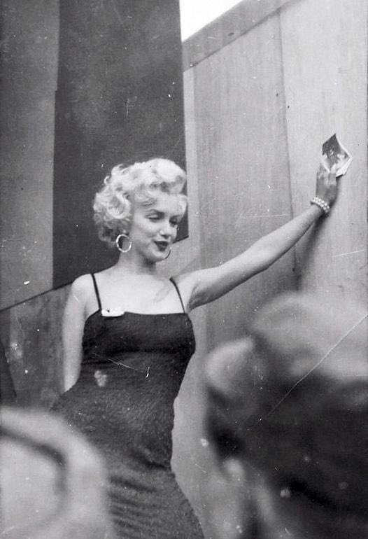 A U.S. Soldier's snapshot of Marilyn Monroe visiting the troops in Korea, 1954. https://t.co/ysrztENvhj