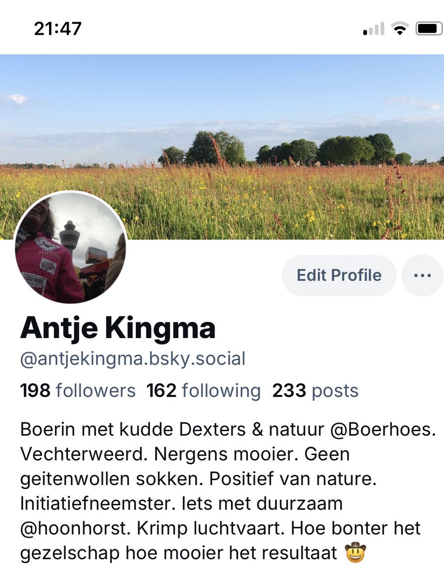 Antje_Kingma's tweet photo. Zeg boeren, er wordt heel wat gezegd en geschreven daar. Ook over boeren en landbouw.
Er zijn nog wel wat mensen die qua landbouwkennis bijgespijkerd kunnen e/o moeten worden zie ik 🤔
En t is er prima toeven verder…kiek’n of t wat wordt is wmb zonde vd tijd 🤠 #goedgoan https://t.co/XRXh9WAZUe