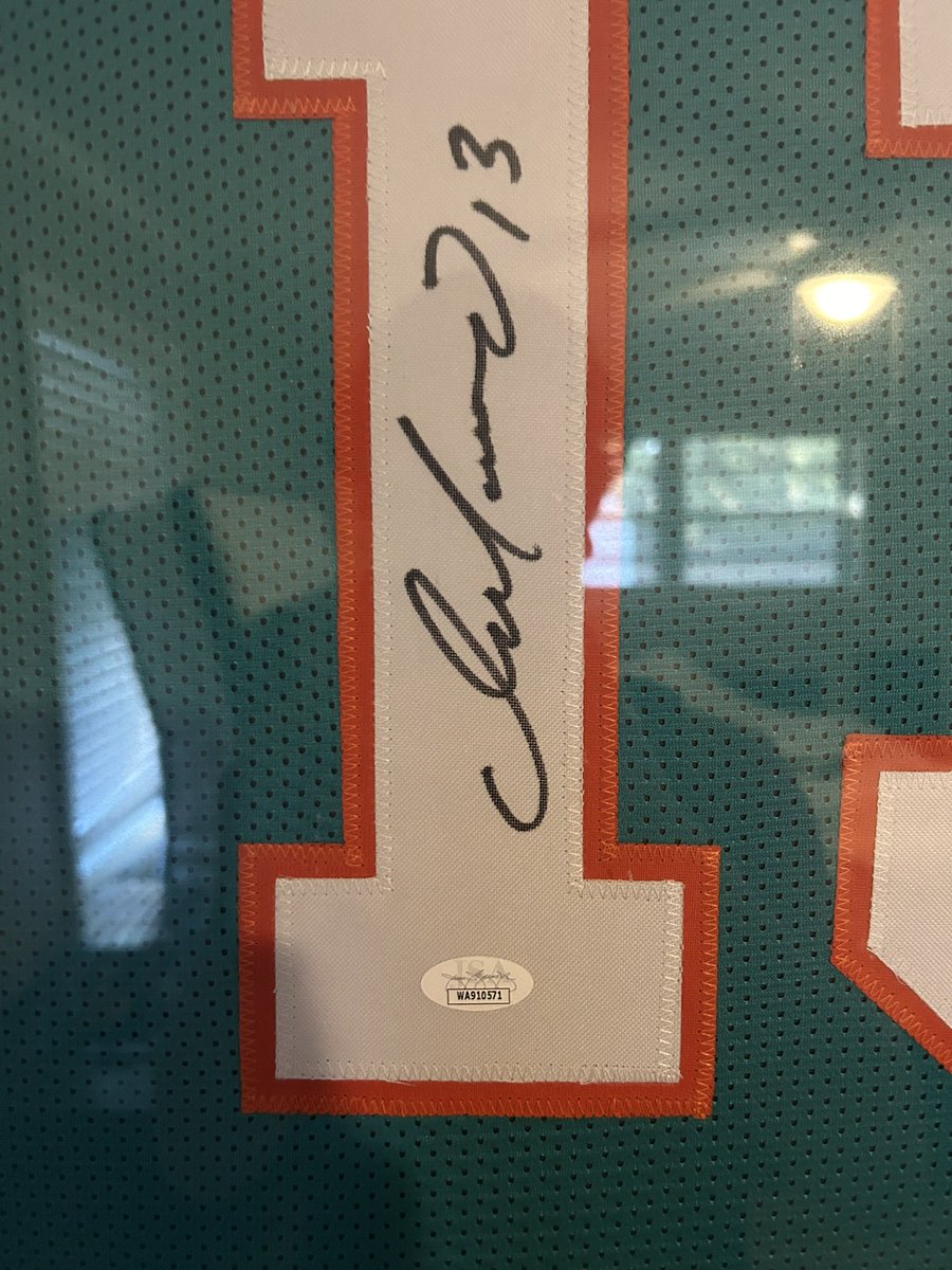 TheJetsDoc's tweet photo. Dan Marino signed framed jersey. Beckett witnessed COA

$500 shipped OBO https://t.co/AfhMs83q0r