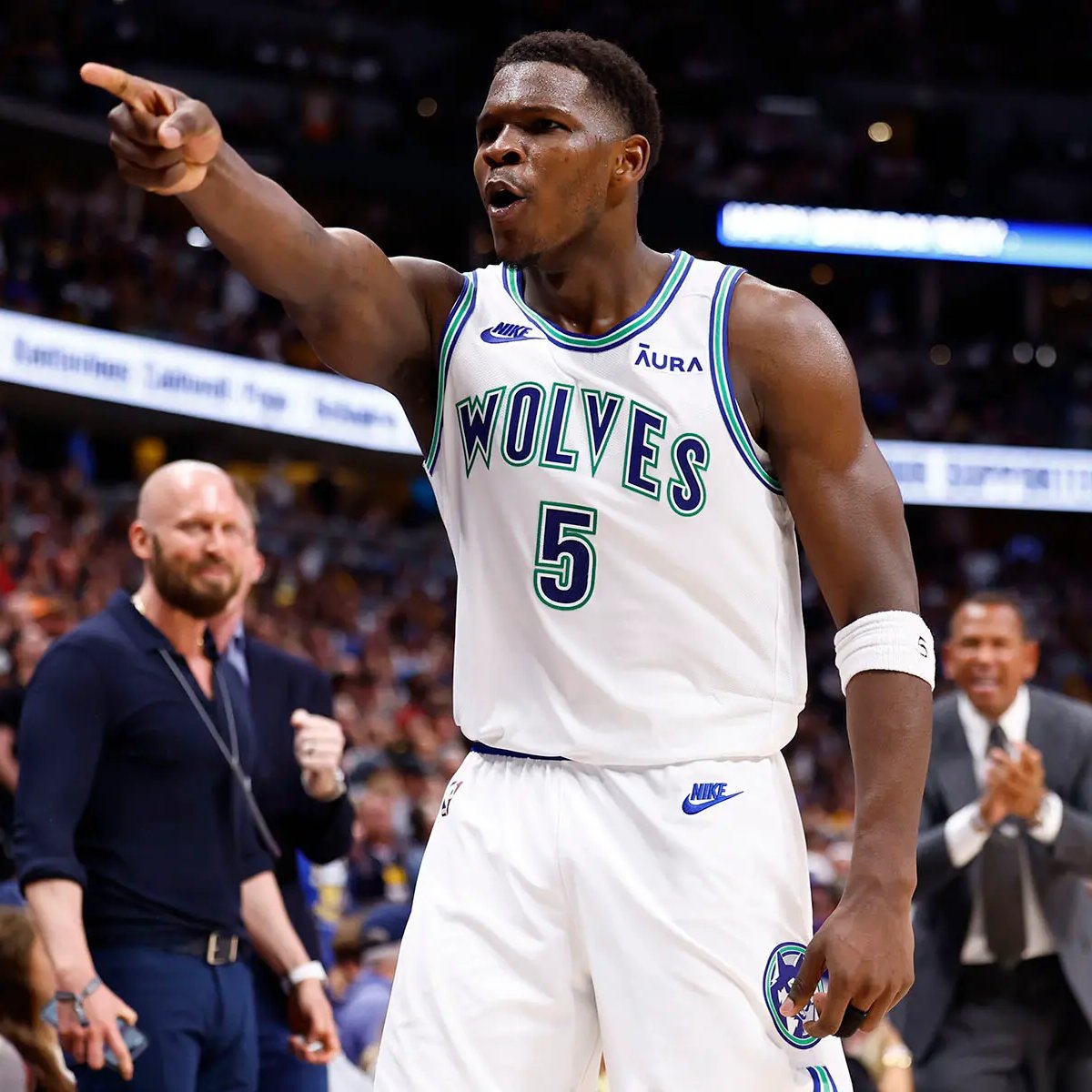 Wolves Lead tweet media