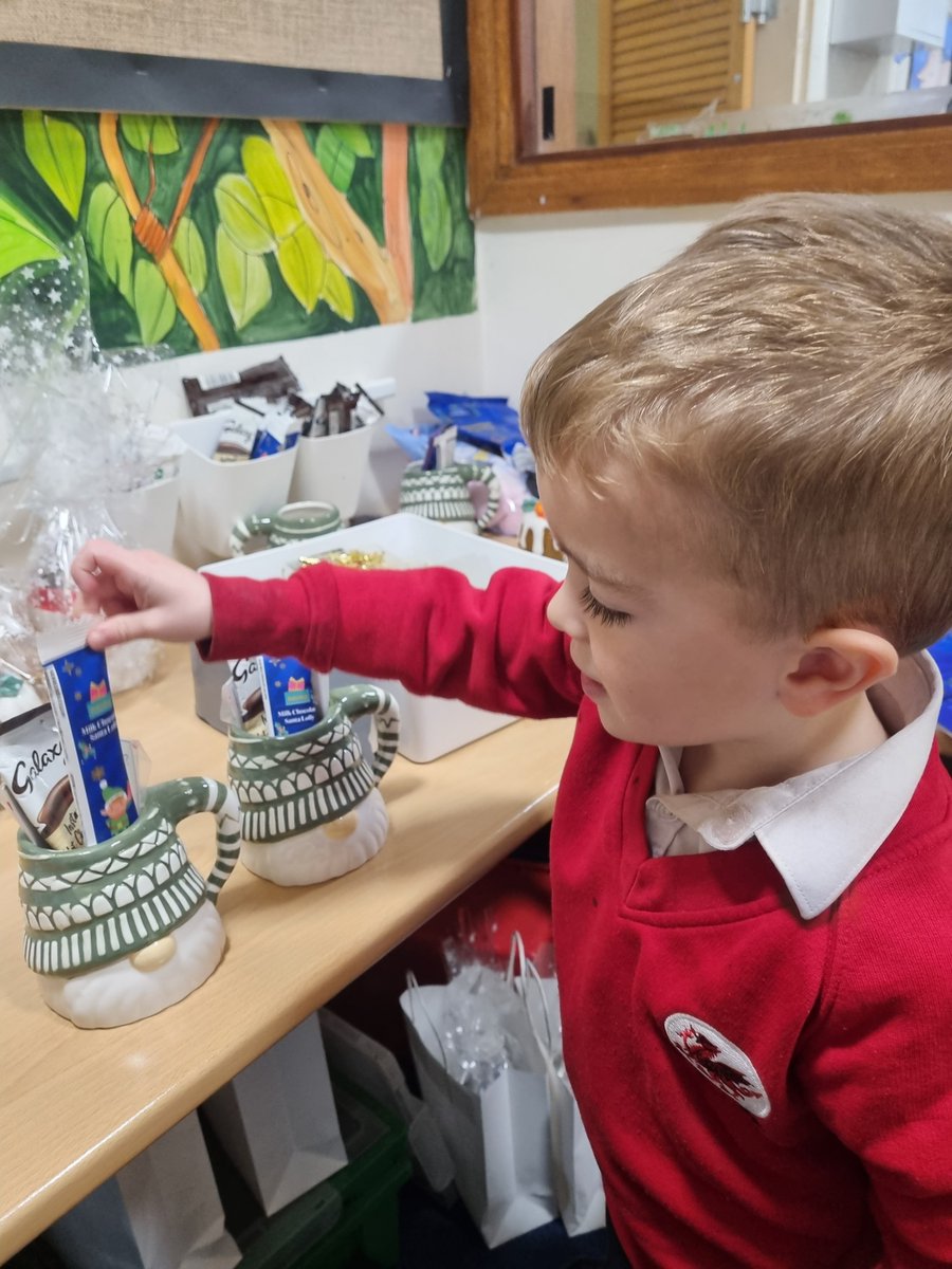 SanSior's tweet photo. Dosbarth Tryfan have been busy with their Christmas mug orders. These make ideal Christmas gifts. Email us to order JonesL1179@hwbcymru.net https://t.co/RUXppqt6y0