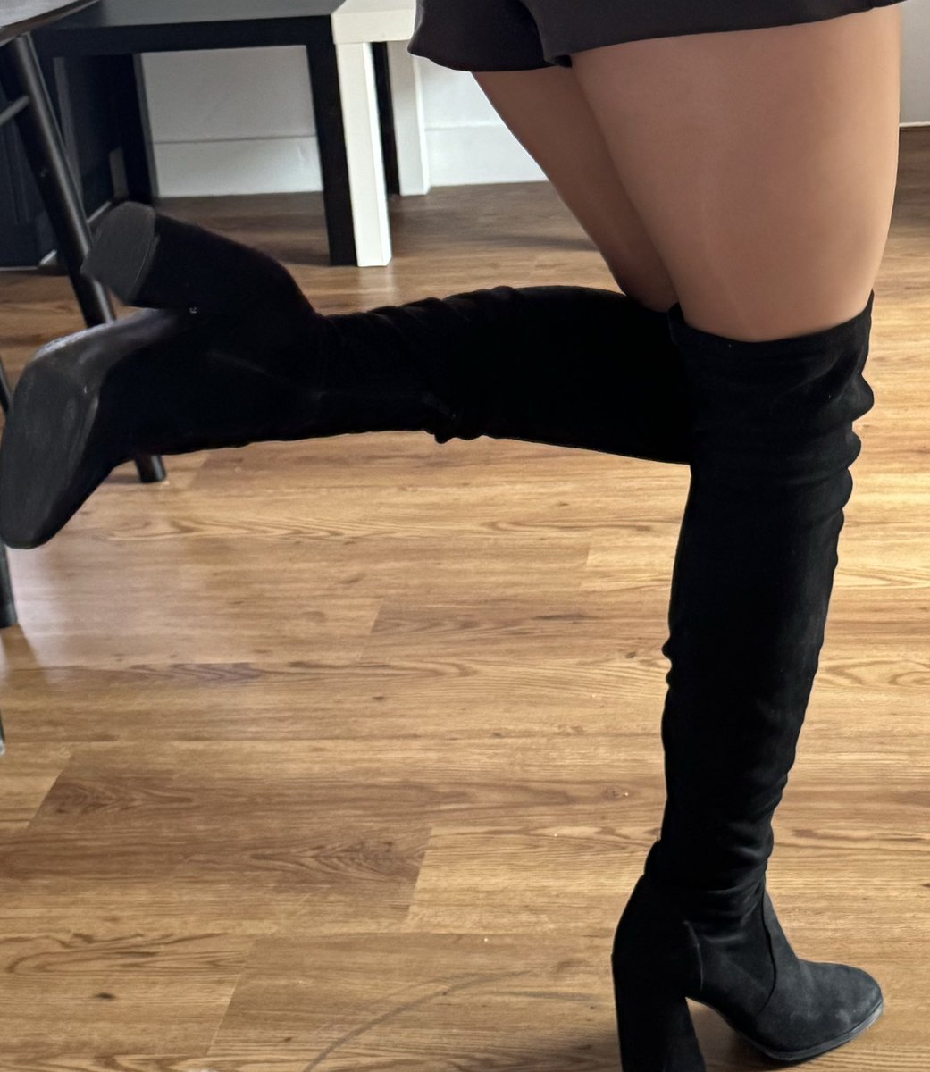 glamtoes's tweet photo. des soumis pour être à mes bottes ce soir? 
#soumis #domina #dominatrice #chien #paypal #moneyslave https://t.co/xOzvzGunfL
