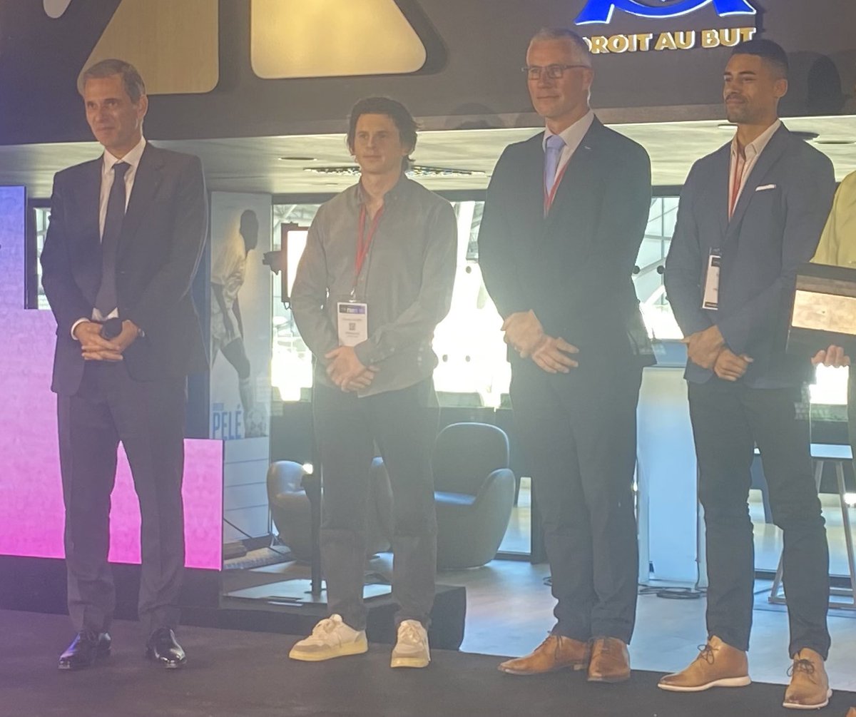 Bravo à <a href="/charleschn7/">Charles Cohen</a>, fondateur et dirigeant de <a href="/Bodyguard_intl/">Bodyguard</a> pépite Made in #Nice, pour le prix Coup de cœur aux #CMAawards  🚀