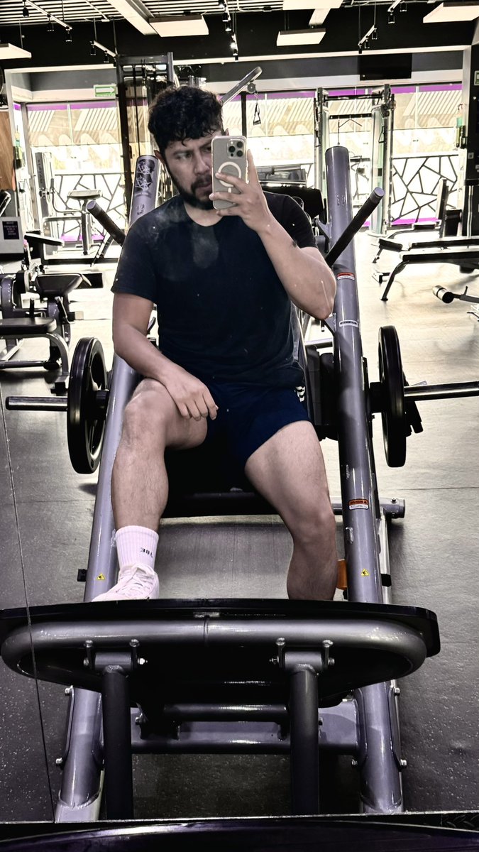 vanpatto1's tweet photo. Oigan son las 2:50 de la tarde y todo este tiempo he pensado que hoy es DOMINGO jajaja bueno es un Lunes sabor a Domingo jajaja #aypapantlatushijosvuelan #ayayay #aaaperro #vanpatto #querolloplebes https://t.co/mYKpEC9JAz