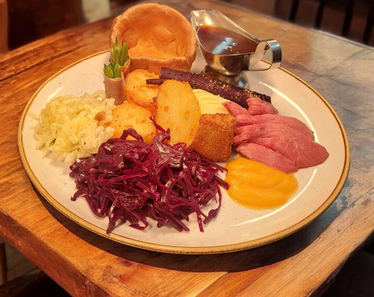 Here is a sneak peek at The Rake Huntington Sunday Roast in all its glory, make sure you don't miss out, book your table now!
tastecheshire.com/places-to-eat/…