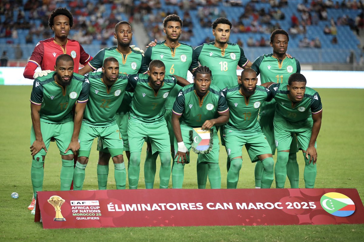 Petit archipel de 850 000 habitants, les Comores 🇰🇲 sont qualifiés pour leur deuxième CAN. 🌍🏆 

Et en finissant leader de leur poule devant la Tunisie 🇹🇳.

𝗤𝗨𝗘𝗟 𝗣𝗔𝗬𝗦, 𝗤𝗨𝗘𝗟 𝗣𝗘𝗨𝗣𝗟𝗘. ❤️🤩