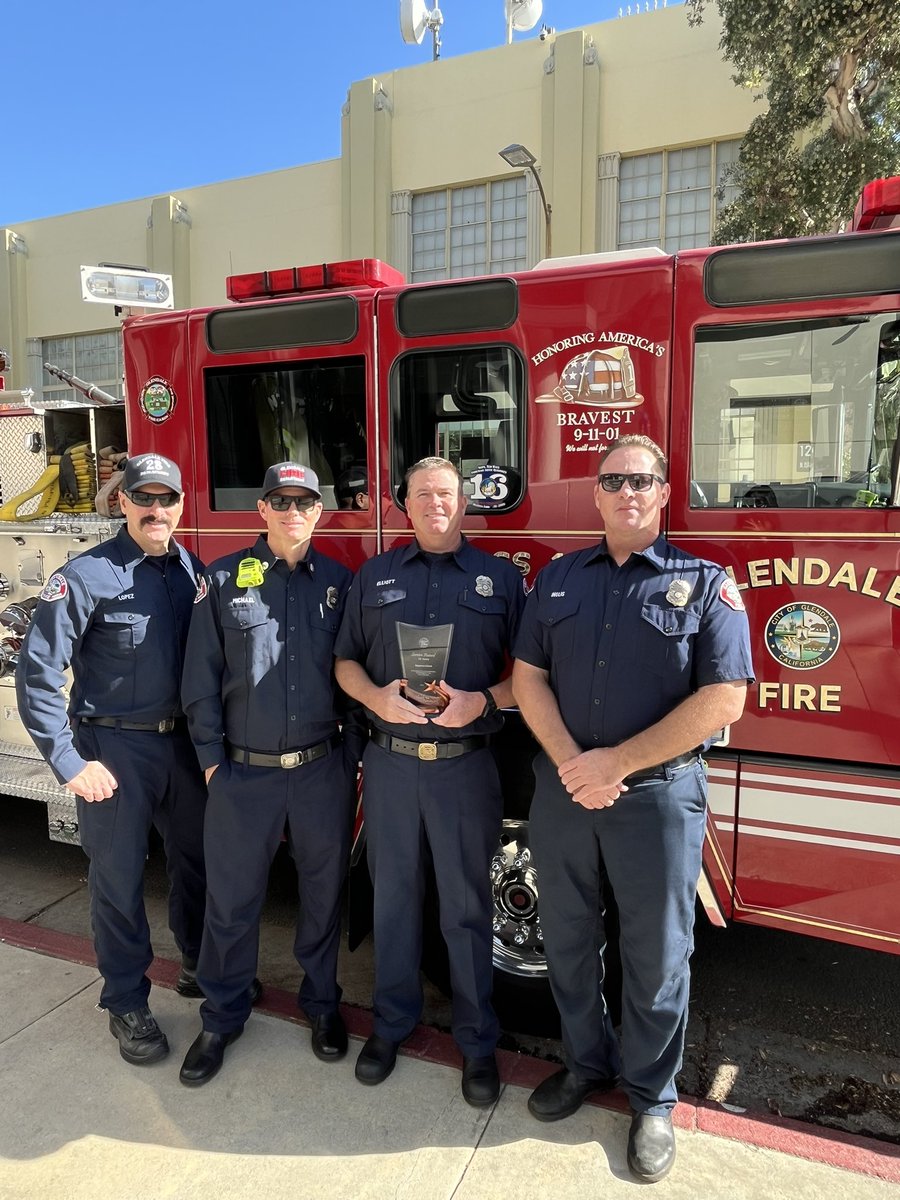 GlendaleFireCA's tweet photo. Congratulations firefighter paramedic Stephen Elliott for selflessly serving our city for 25 years! We are so grateful for your dedication to protecting and serving! #mygfd #myglendale https://t.co/vsxdJehWEB