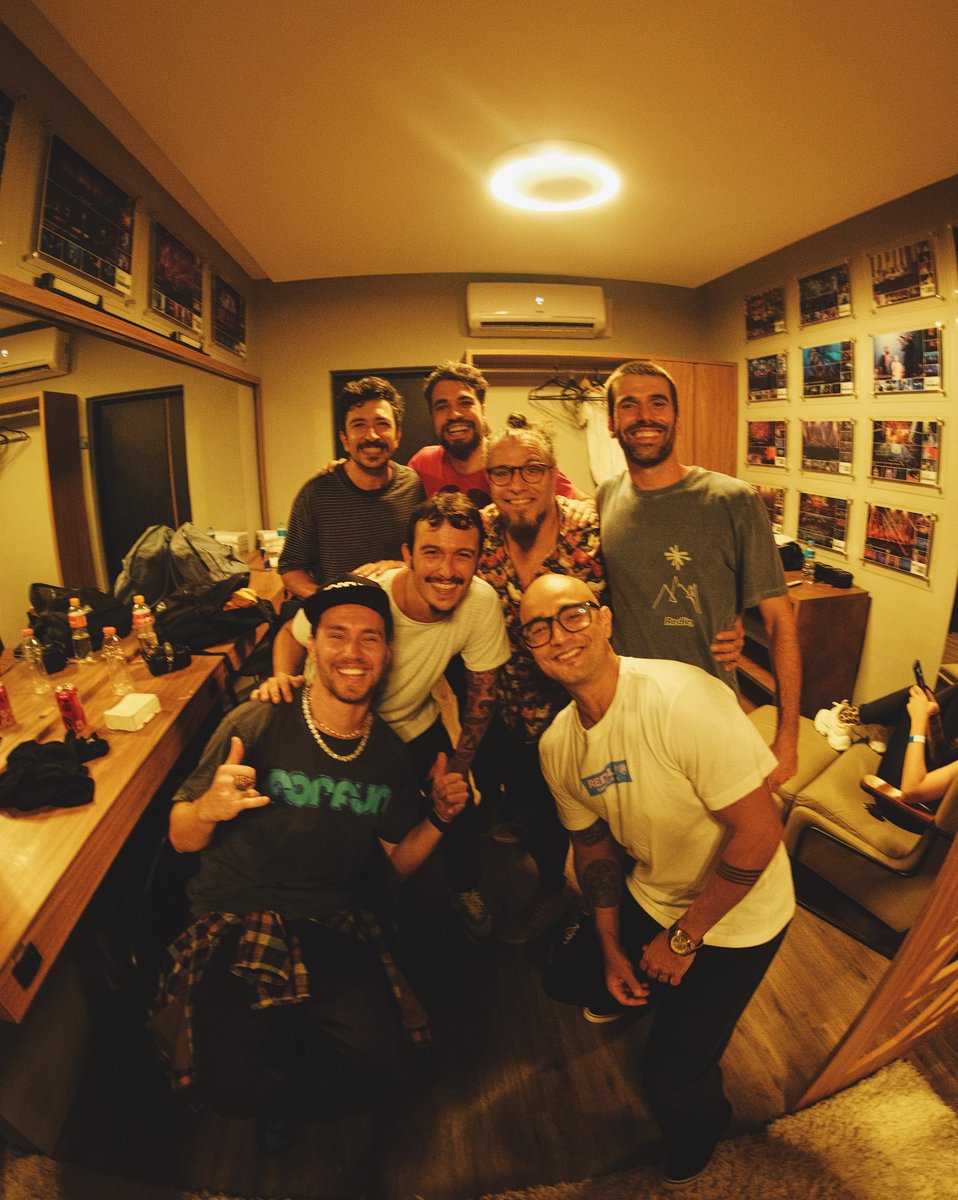 ForfunOficial's tweet photo. São Paulo, vocês foram o maior público da #TurnêNÓS, protagonizaram o maior show da história do Forfun! Não podíamos deixar de nos despedir de vocês…. Foi emocionante! 

Obrigado, do fundo dos nossos corações, por essa energia inesquecível. Até a próxima, família! ✨

📸 @cesinha