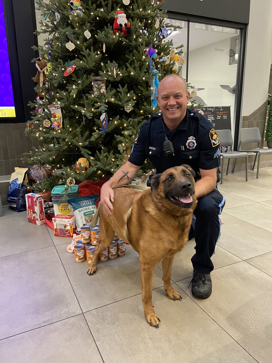 omahaPOA's tweet image. Be A Hero Adopt Omaha! Today we have Officer Meads with Bindee. She is a 10 yr old German Shepherd mix. She still has lots of energy and love to give. She is looking for a loving forever home. Contact @NEHumaneSociety to meet Bindee!