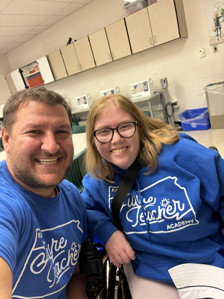 This is filling my bucket!Seeing my <a href="/EudoraSchools/">Eudora Schools</a> &amp; <a href="/SMSouthTDain/">Dr. Todd Dain</a> <a href="/theSMSD/">SM School District</a> students thriving in their senior year makes my heart happy! These faces say it all! Excited to see them in their own classrooms. #EudoraProud #RaiderPride #OneShawneeMission #ALLinSMSD <a href="/principalplewis/">Pam Lewis</a>