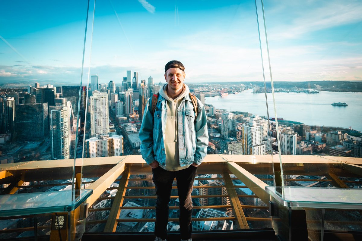 alecthemancub's tweet photo. Really excited to be back in Seattle on January 17th @oraseattle 

I binged “my hero academia” this week because I was sick as a DOG and couldn’t hear out of one ear - but we’re back and All Might has me ready to run through a brick wall. Let’s go bb. Stoked to bring @wearemedz https://t.co/v1Y0jwoOMK