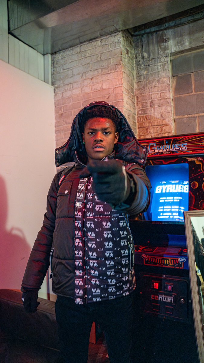 VisionsAttire's tweet photo. BabyKia Philly show was crazy 🔥🔥🔥 Shoutout bros whole team 🔒🤞🏽👁️ he sees the vision 👁️ https://t.co/KpzpQwvn0a