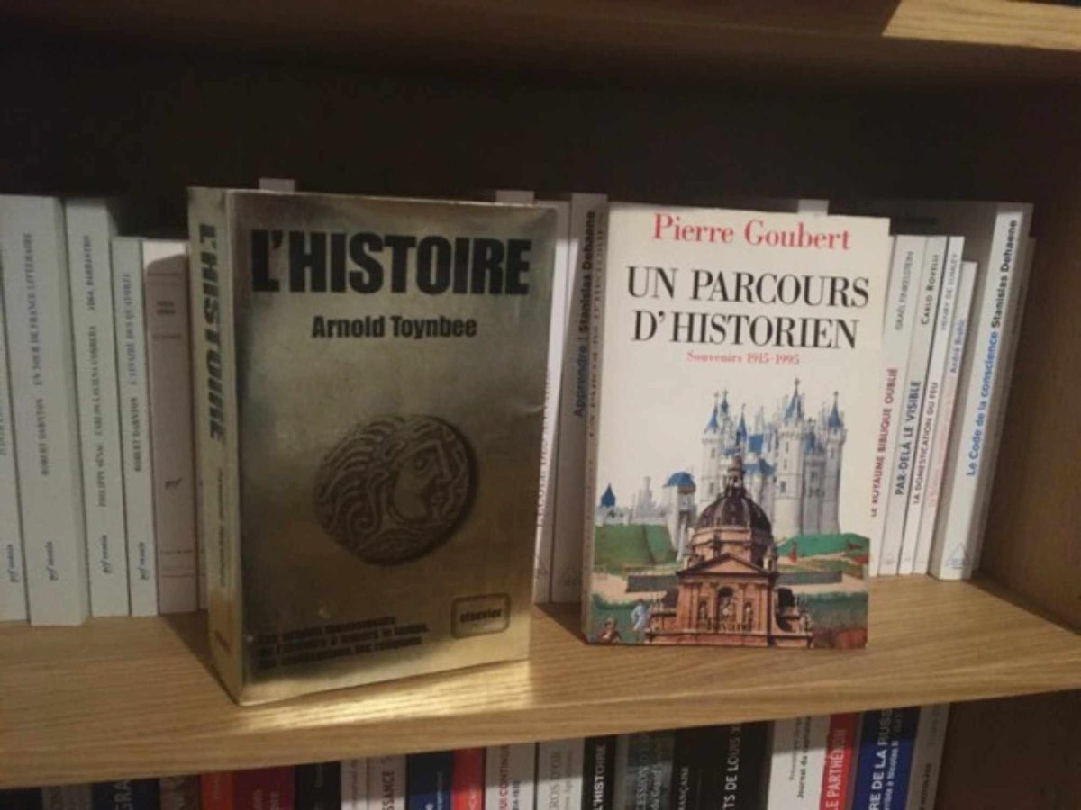 sileva76's tweet photo. Hier, trouvailles à la bourse aux livres organisée par l'association Artisans du Monde dans le cadre du Festival des Solidarités. "L'Histoire" par Arnold Toynbee, que je cherchais d'occasion depuis quelques temps, et "Un parcours d'historien" par l'historien Pierre Goubert. https://t.co/eVgvVjjQWc