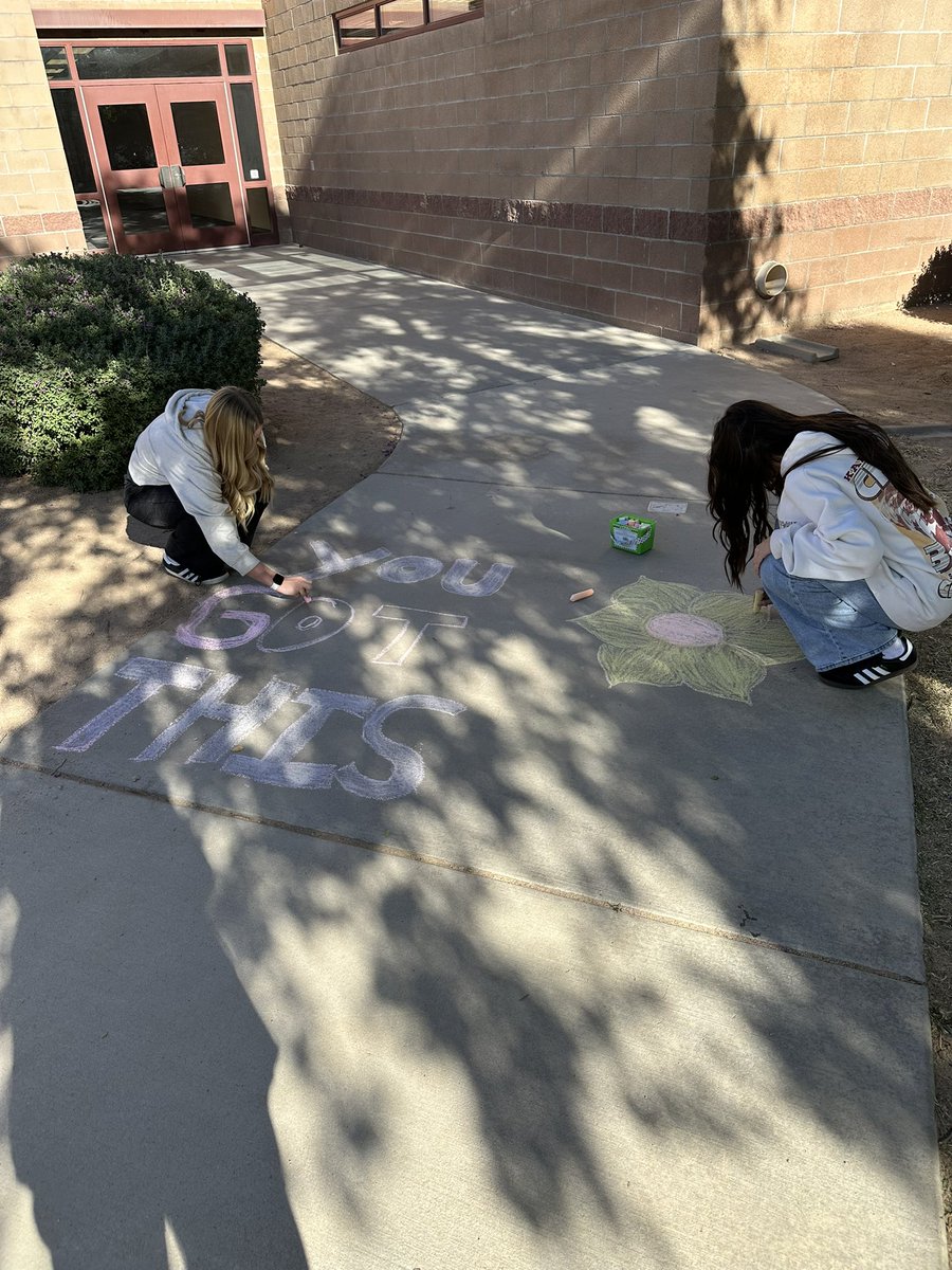 Payne_Jr_High's tweet photo. It is Hope Week! Student Council is writing hope messages for PJHS students.@ChandlerUnified #wearechandlerunified https://t.co/97NuyFclvq