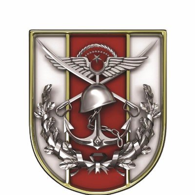 merhum_cuykov's tweet photo. 📌Sınırları koruyamaz, ülkeye her milletten 17 milyon mülteci gelir.

📌Doğudan giren mülteciyi görmez, aynı mülteci batıdan Yunanistan'a kaçmak istediği vakit anında yakalar ve geri getirir.

📌Deprem olur, Ankara'dan emir gelmeden araç kontağı çevirecek kadar dahi inisiyatif alamaz.

📌Havacı generali NATO toplantısında boş çay bardağı toplar.

📌Tuğgenerali makam aracıyla Suriye'den insan kaçırır, ordudan ayrılarak kurtulur.

📌Amirali sarık sarıp tarikata gider.

📌29 Ekim'de Dolmabahçe Sarayı yerine Vahdettin Köşkü'nü selamlar.

📌Eski Kara Kuvvetleri Komutanı devir-teslim töreninde salya sümük ağlayarak Erdoğan'a sarılır.

📌Yunan Sahil Güvenliği kara suyu ihlalini bırak, doğrudan Türk topraklarına çıkıp gezer haberi bile olmaz.

Bütün bunlar olurken sarsılmayan itibarı, 2000 doğumlu birkaç tane heyecanlı teğmenin attığı sloganlarla sarsılır. Öyle de aşko kuşko, öyle de nazlıdır.