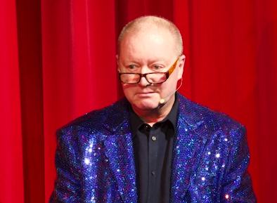 steveallenshow's tweet photo. Six tickets left for my Christmas Cracker @MagicCircleHQ  ! Can't wait to see you again!  Glitter jacket not guaranteed. Bad mood is! https://t.co/XGnSE6N529 https://t.co/vtInMwa8sf