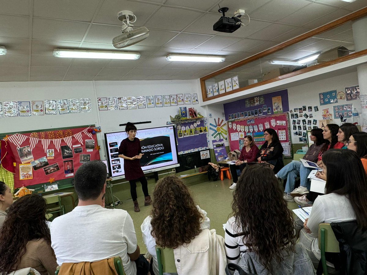Comienza el curso "Atención educativa al alumnado con discapacidad auditiva" en el colegiojoaquíncarrión, gracias <a href="/cpr/">cpr</a>.regiondemurcia por apostar por la integración del alumnado sordo #Inclusión #DUA