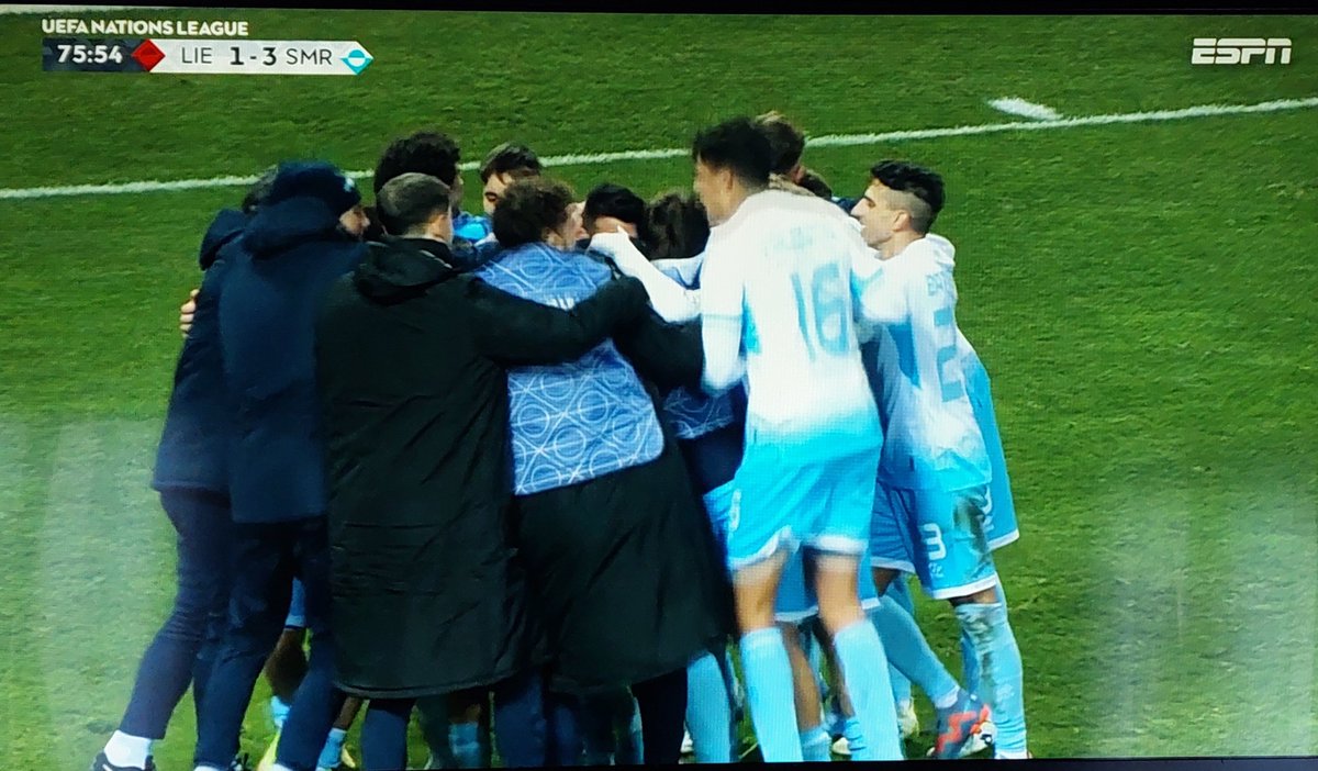 SI SI SI SI SI SI, ESTOS DEMENTES LO ESTÁN HACIENDO, HAY NUEVO GOL DE SAN MARINO 

NO PODÍA SER OTRO QUE ALESSANDRO GOLINUCCI QUE ENTRÓ PARA ESTO, ESTOS ENFERMOS MENTALES ACABAN DE HACER TRES GOLES EN UN SOLO TIEMPO, Y DE VISITANTE DIOS MÍO

🇱🇮 LIECHTENSTEIN 1-3 SAN MARINO 🇸🇲