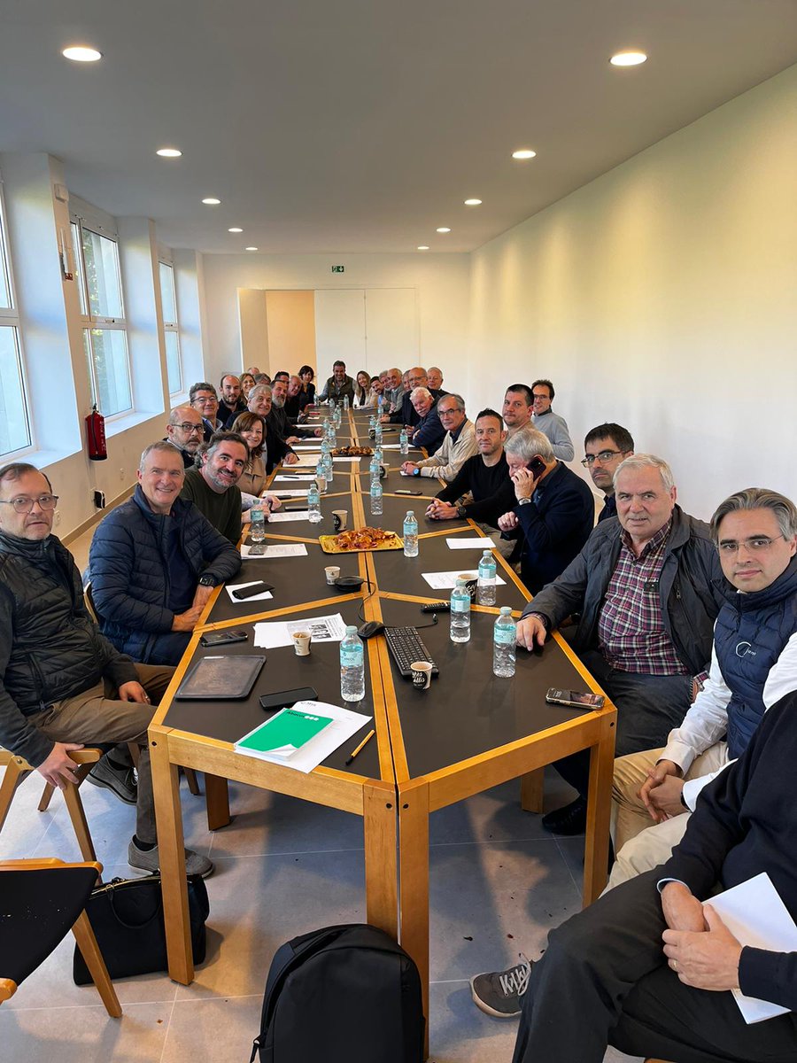 📅 El passat dilluns vam celebrar la segona convocatòria de la nova junta amb una gran participació dels nostres socis! Es van compartir actualitzacions clau, definir objectius de futur i debatir temes importants per a la comarca.