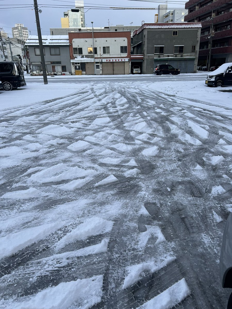 LUCIFER_NEO0711's tweet photo. #donachuart
雪が積もってました https://t.co/AZwL17dWoD