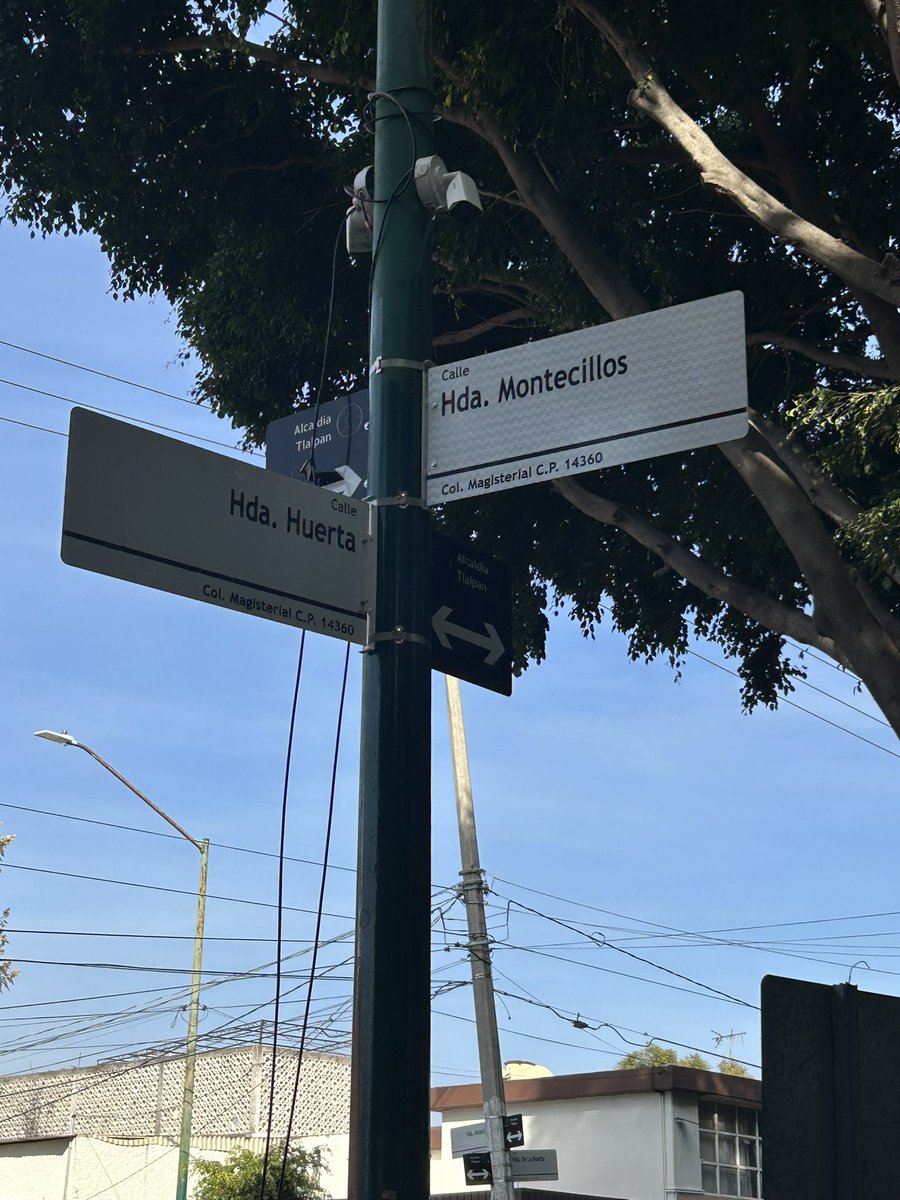 mairox11's tweet photo. Es lamentable el nulo mantenimiento que se le dan a los parques @TlalpanAl @Claudiashein, nuestros hijos jugando entre basura, poca seguridad y cero mantenimiento. https://t.co/dR44oCrmkZ