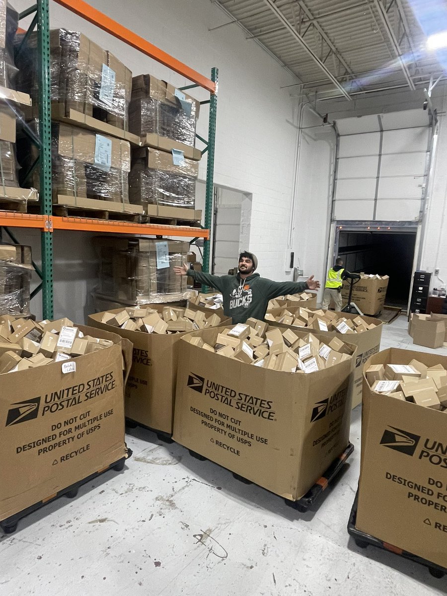 theandygould's tweet image. BFCM off to a hot start for @batchhello 🔥

Not pictured: 3 more full pallets