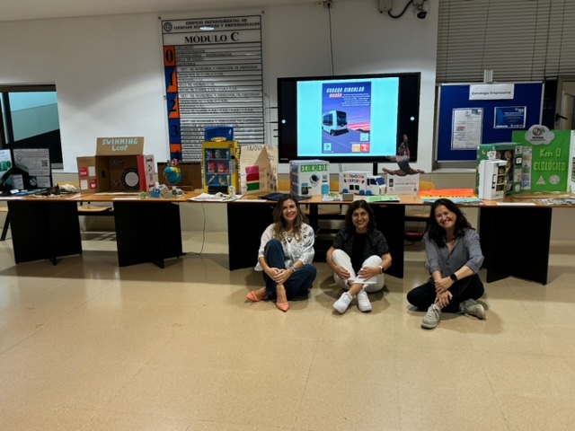 FEET_ULPGC's tweet photo. 18 de noviembre. La FEET entrega  los premios “Sembrando Futuro” en el concurso organizado para los  alumnos del Grado en Administración y Dirección de Empresas que cursan  la asignatura Estrategia Empresarial.
Más información en:
https://t.co/n2WdvwIQDN https://t.co/ehZeLwioUz